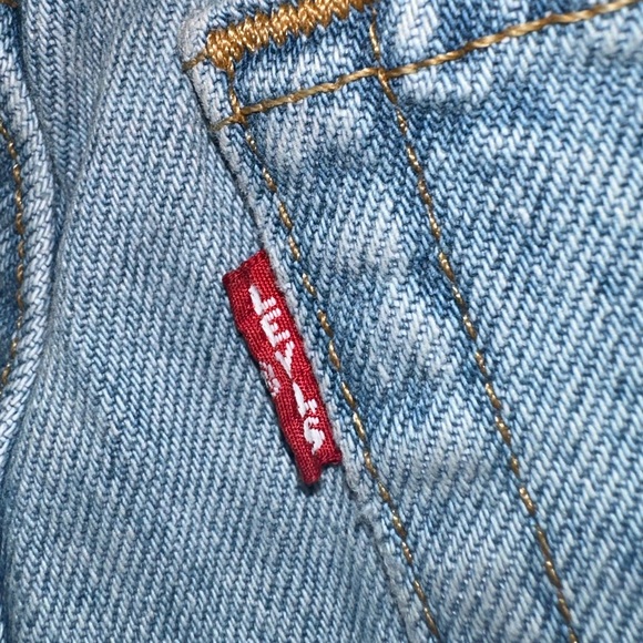 Distressed Levi’s shorts - Picture 8 of 9